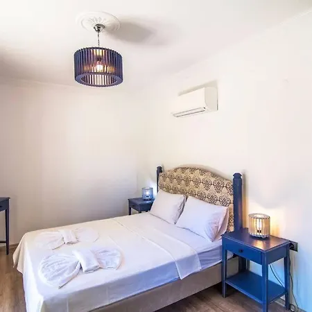 Villa Oezel Havuzlu Genis Aile Villasi Fethiye